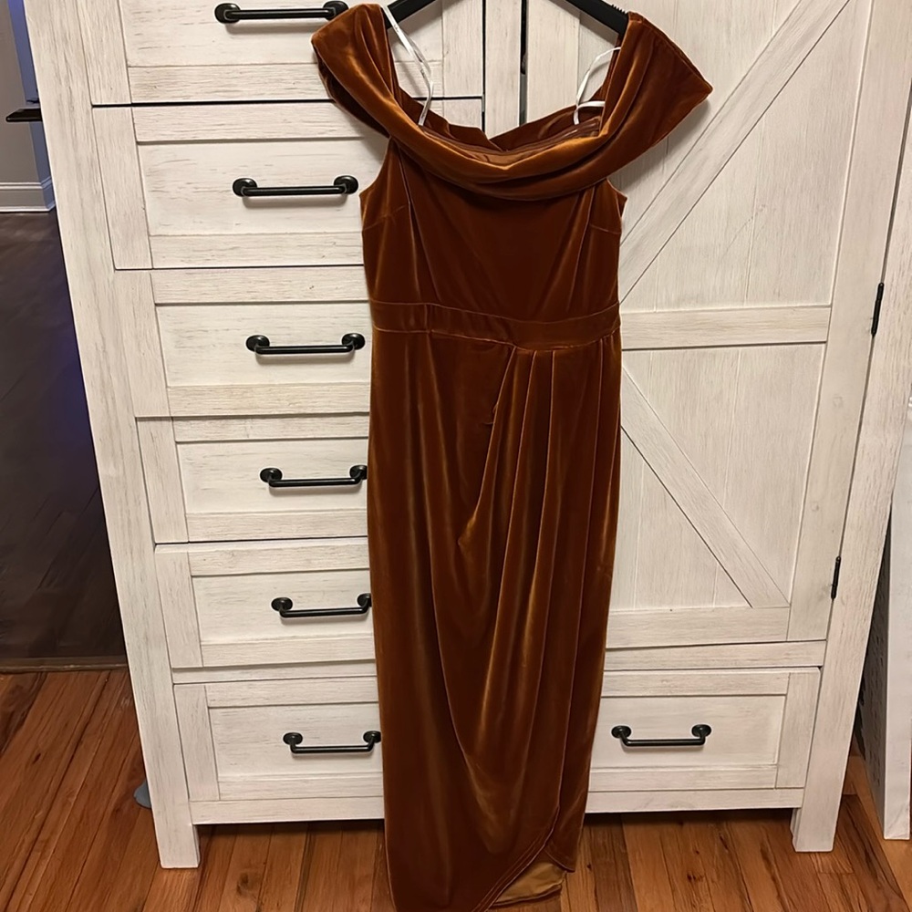 LuLu’s I’m Enchanted off the shoulder velvet dress